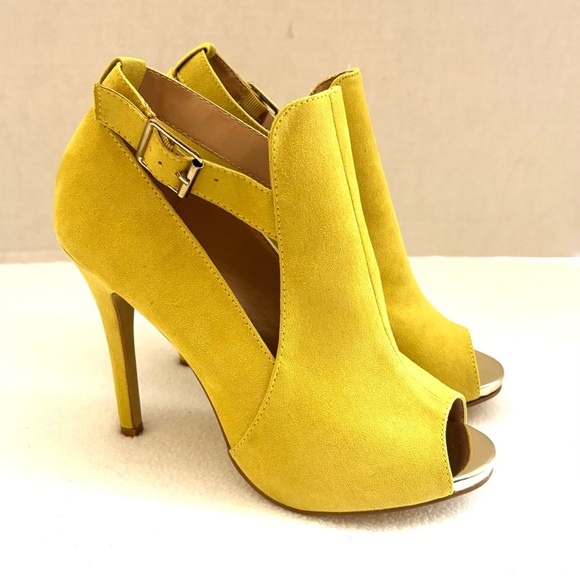 Primadonna Yellow Cutout W/ Gold Accent Stiletto Heel Open Toe Booties (7.5) - Picture 1 of 13